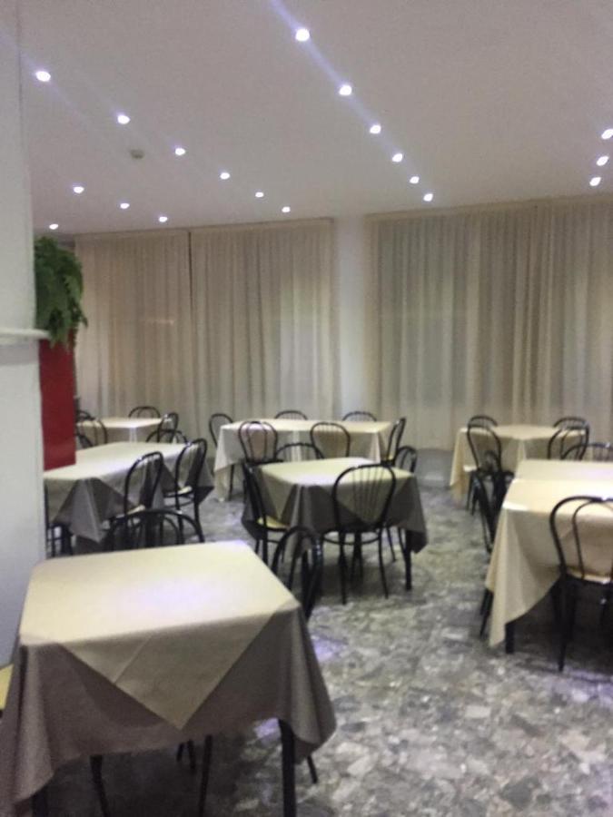 Hotel Piccari Nuova Gestione Rimini Bagian luar foto