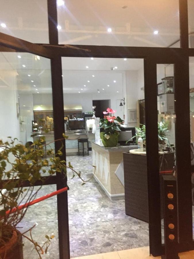 Hotel Piccari Nuova Gestione Rimini Bagian luar foto