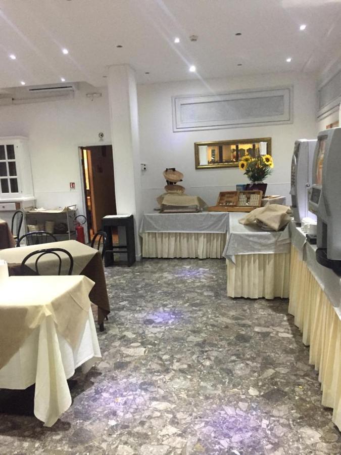 Hotel Piccari Nuova Gestione Rimini Bagian luar foto