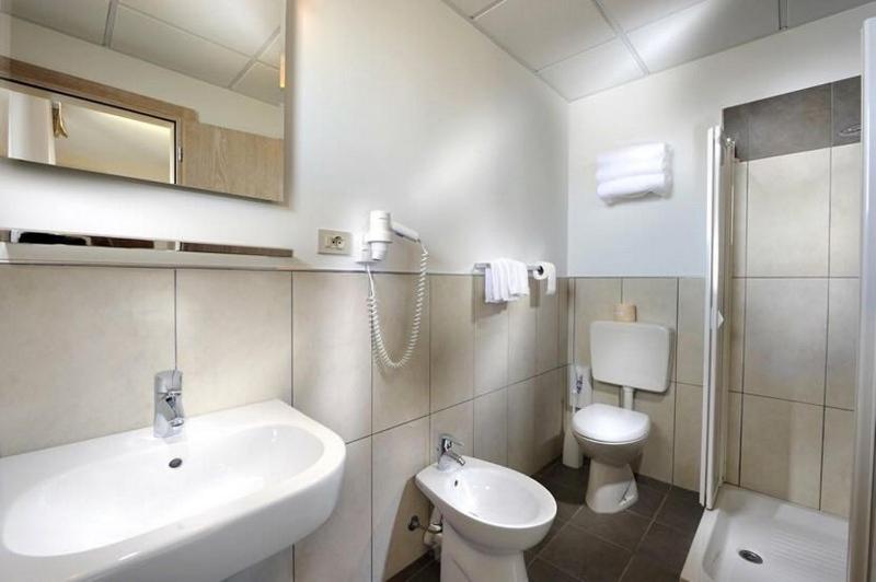 Hotel Piccari Nuova Gestione Rimini Bagian luar foto