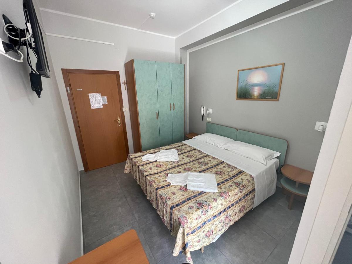 Hotel Piccari Nuova Gestione Rimini Bagian luar foto