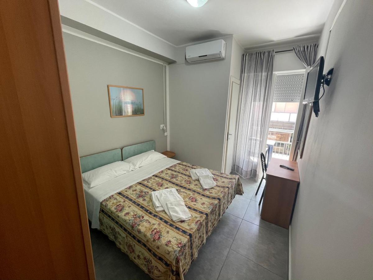 Hotel Piccari Nuova Gestione Rimini Bagian luar foto