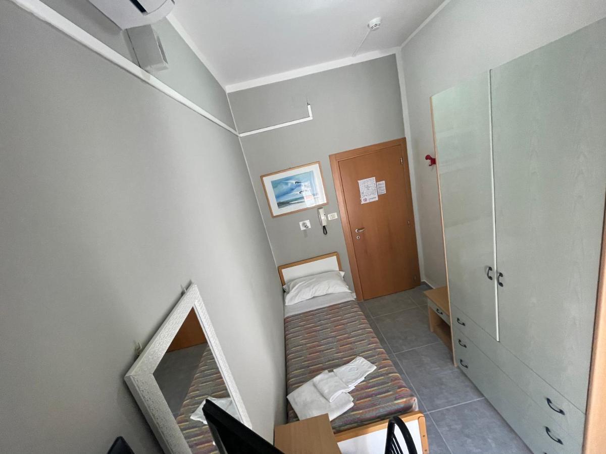 Hotel Piccari Nuova Gestione Rimini Bagian luar foto