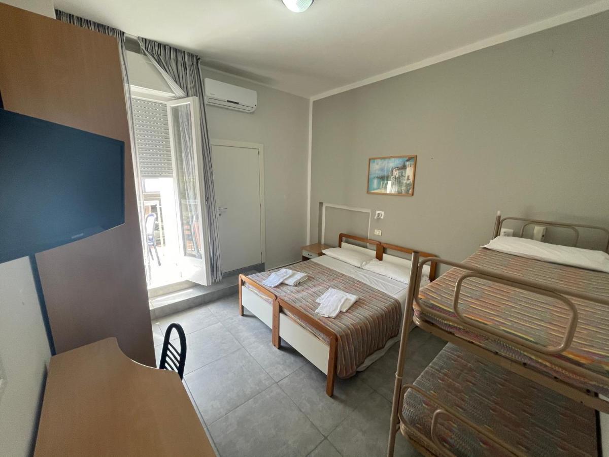 Hotel Piccari Nuova Gestione Rimini Bagian luar foto