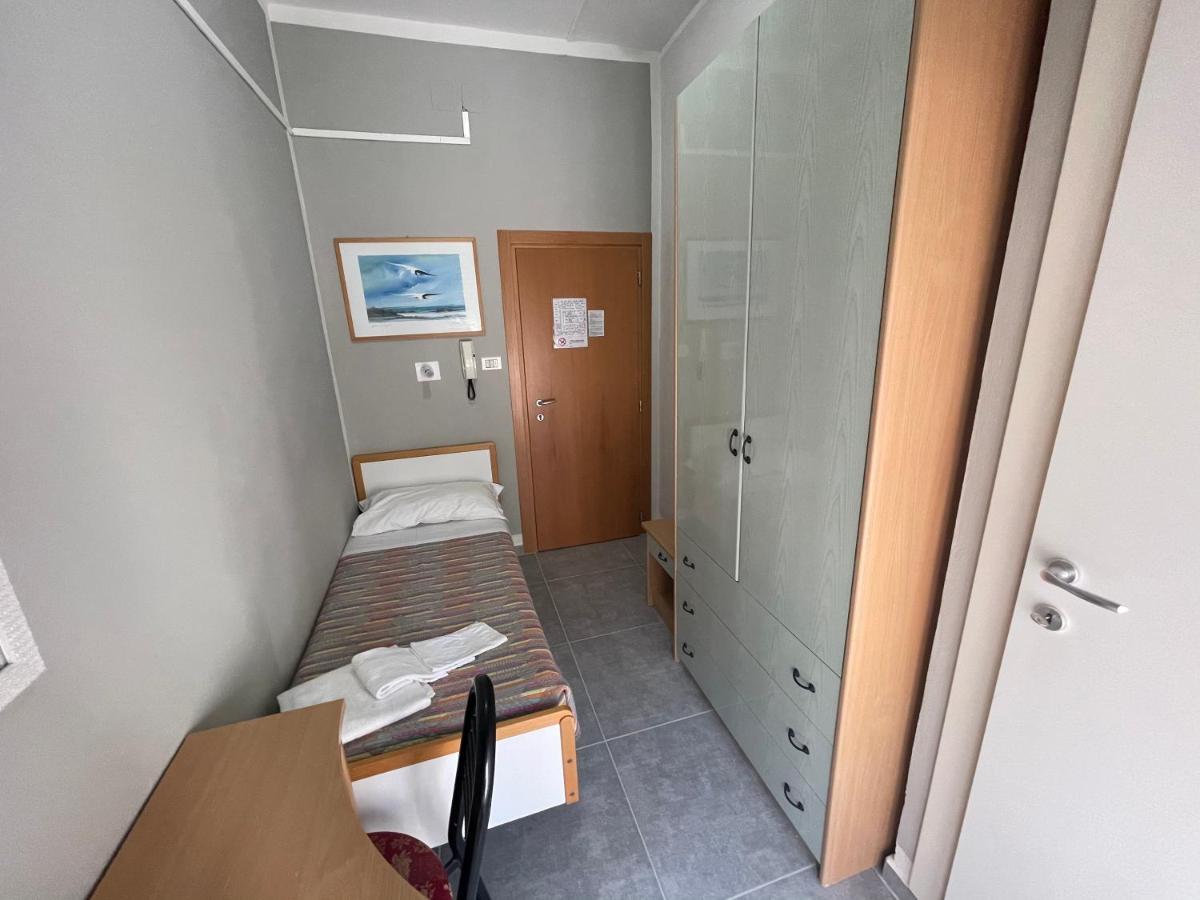 Hotel Piccari Nuova Gestione Rimini Bagian luar foto