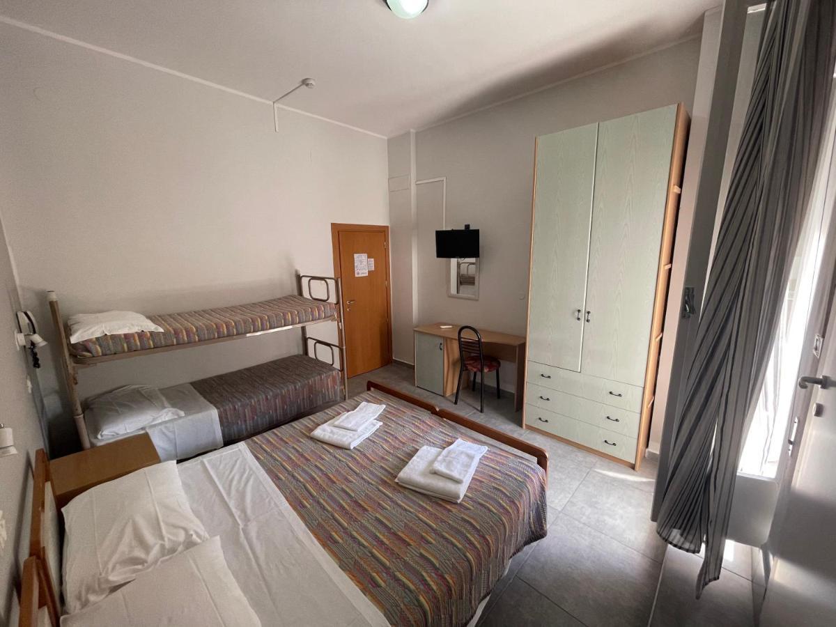 Hotel Piccari Nuova Gestione Rimini Bagian luar foto